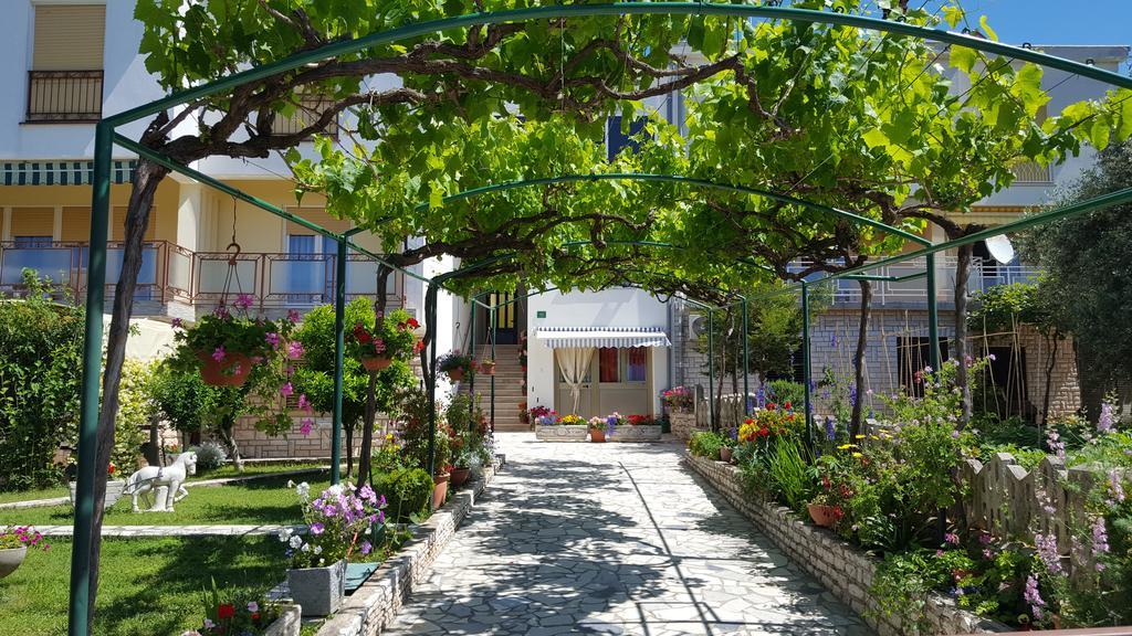 Apartman Paradiso *